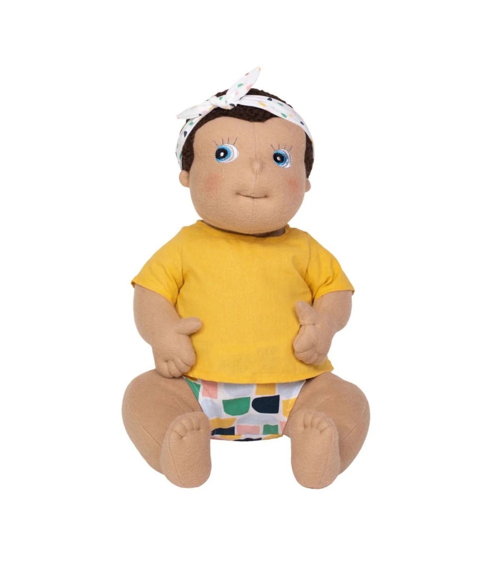 Babypuppe Disa von Rubens Barn, 45 cm groß, mit weichem Körper aus Bio-Baumwoll-Fleece, cremigen Hauttönen und braunem Haar.