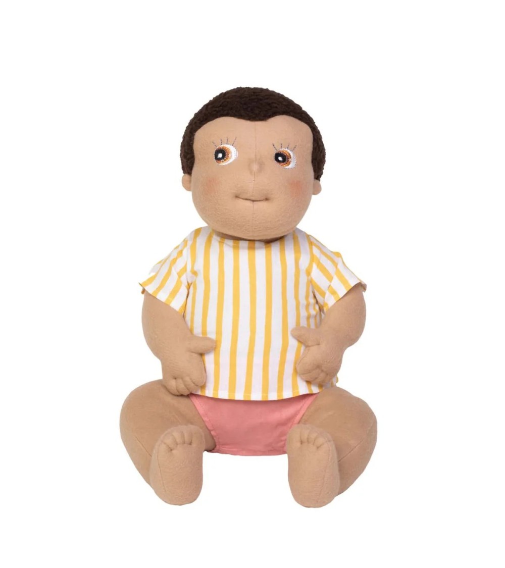 Babypass Ben of Rubens Barn, 45cm tall, with soft body made of organic cotton fleece, dark skin color and brown hair.