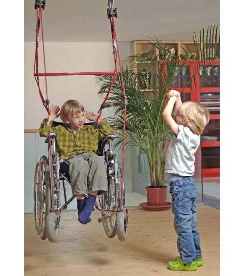 Mobile rolstoel swing voor kinderen in de buurt. Verzamel instructies en transportzak